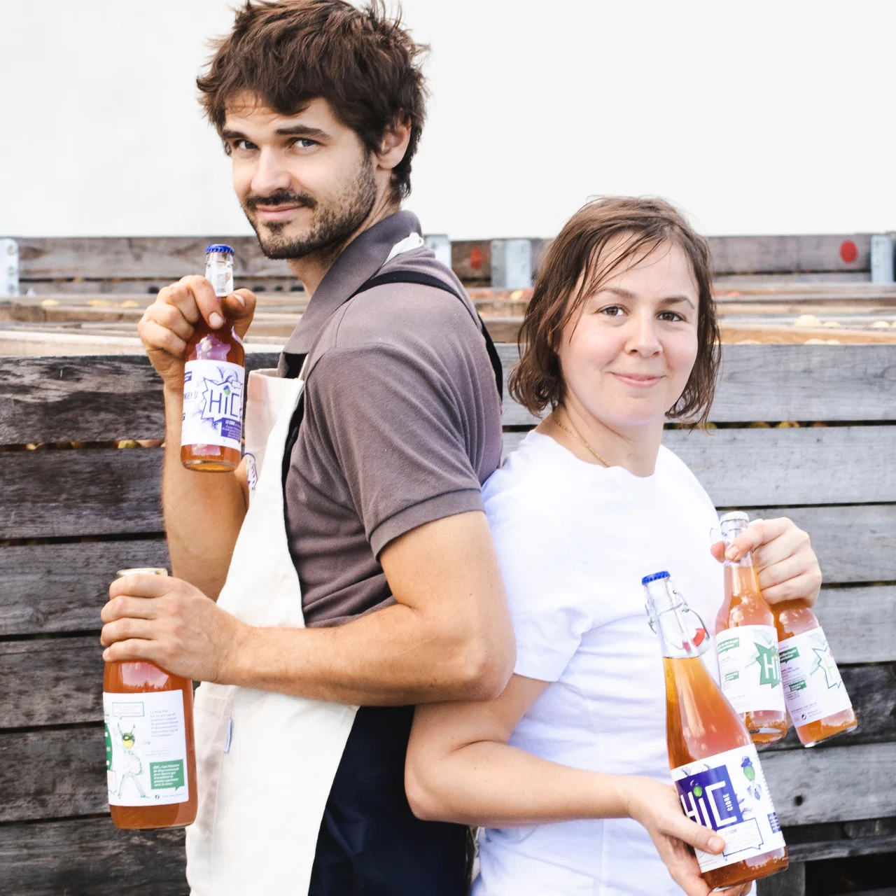 Producteurs partenaires présentant leurs boissons bio HiC