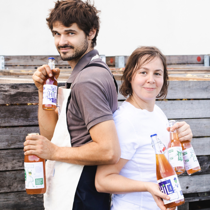 Producteurs partenaires présentant leurs boissons bio HiC